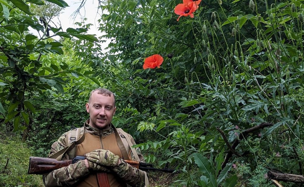 Український військовий і письменник показав світлину з незвичним краєвидом Донбасу