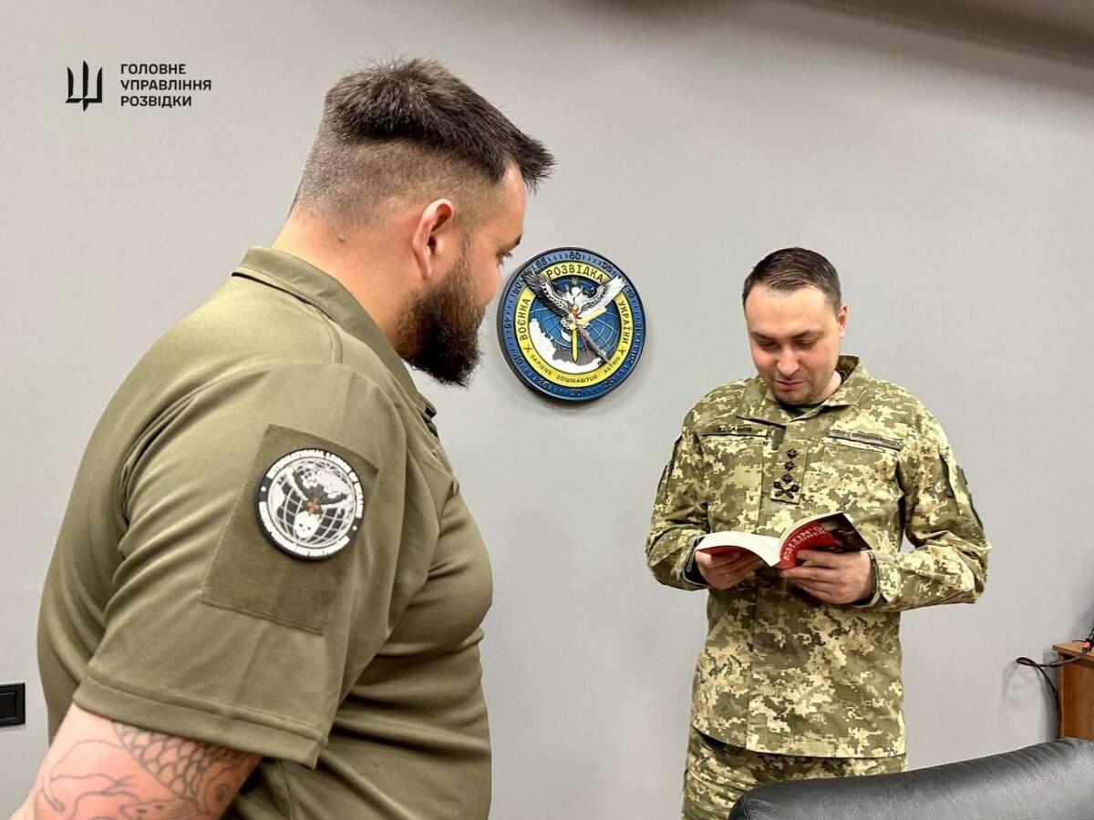 Британець, який пережив полон і написав книгу «В’язень путіна», зустрівся з Будановим