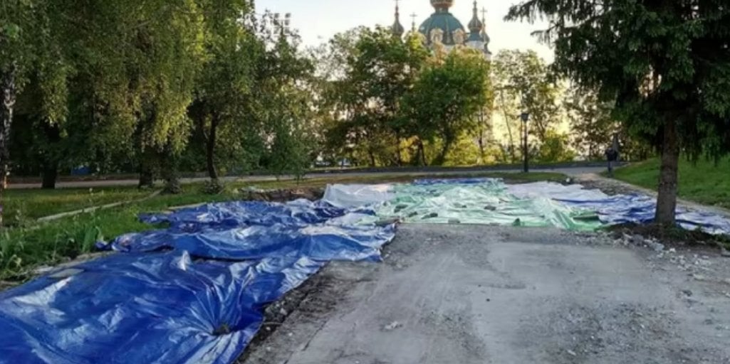 У столиці демонтували незаконно побудований у буферній зоні ЮНЕСКО “храм-МАФ”