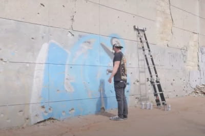 У Миколаєві на зруйнованих будівлях заокеанські митці створюють мурали