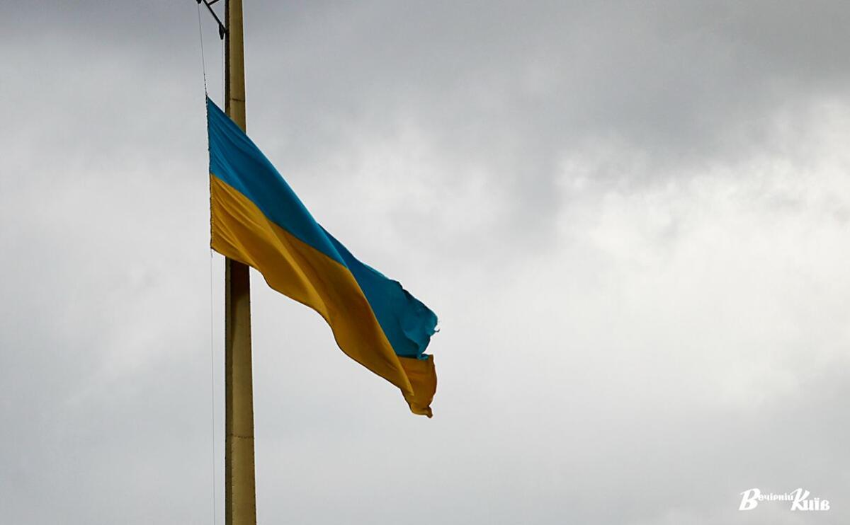 У Києві приспустили головний стяг України: в чому причина