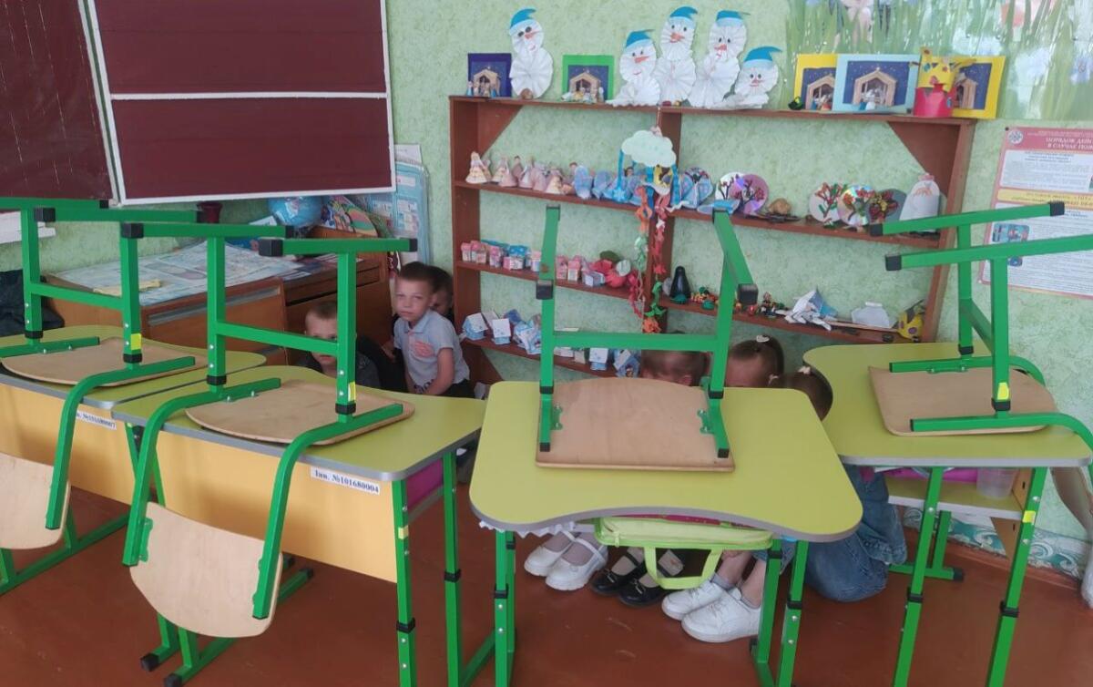 В окупованому Старобільському районі дітей лякають терористами (фото)