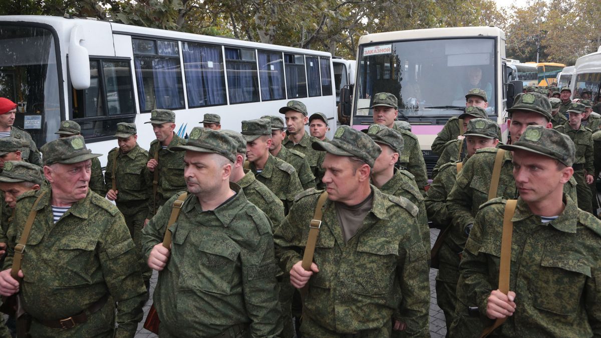 У ЦНС розповіли, кого російські загарбники мобілізовують на окупованих територіях