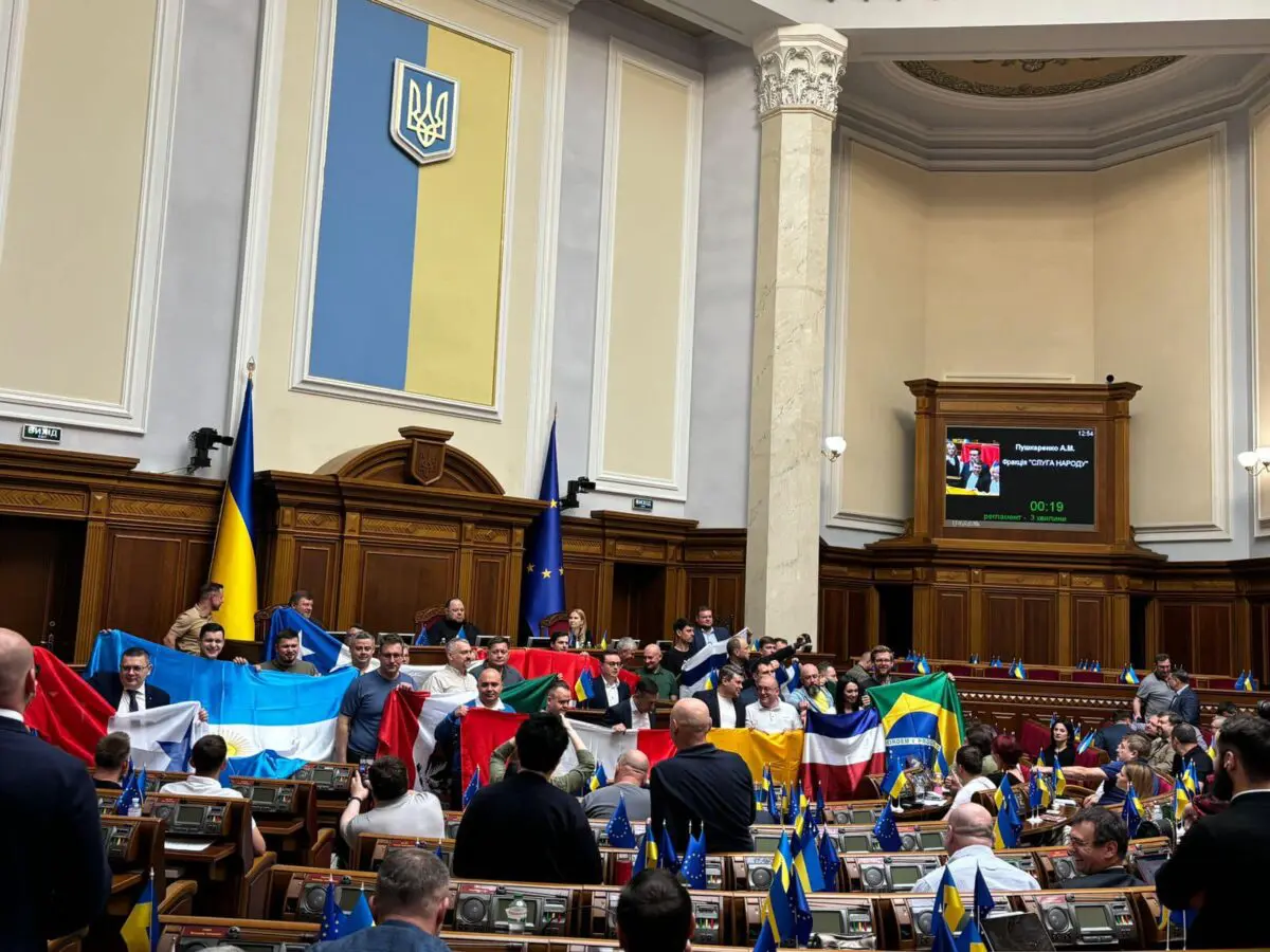 У фракції “Європейська Солідарність” розповіли про МФО, яке створили нардепи від “Слуги народу”