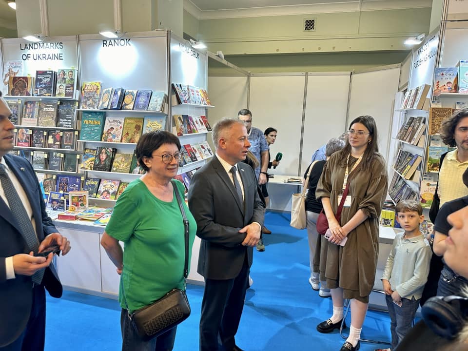 Україна відкрила стенд на Міжнародному книжковому ярмарку у Варшаві