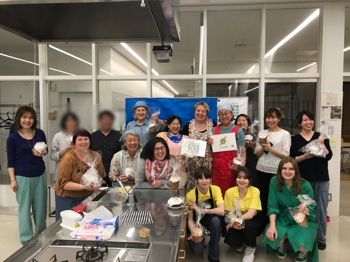 Українська громада навчала японців випікати паски