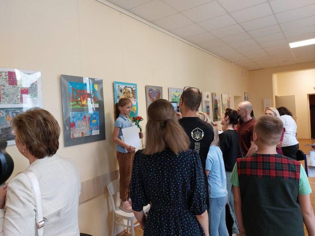 У Литві представили виставку дитячих малюнків, присвячену мешканцям Херсона