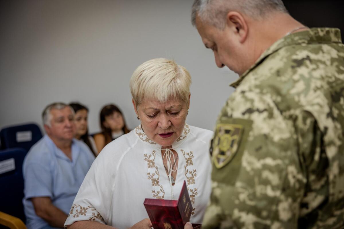 Матері полеглого військового з Харківщини передали орден “За мужність”