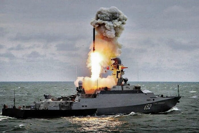 У ВМС України знайшли пояснення, чому російські війська почали пускати “Калібри” з Азовського моря
