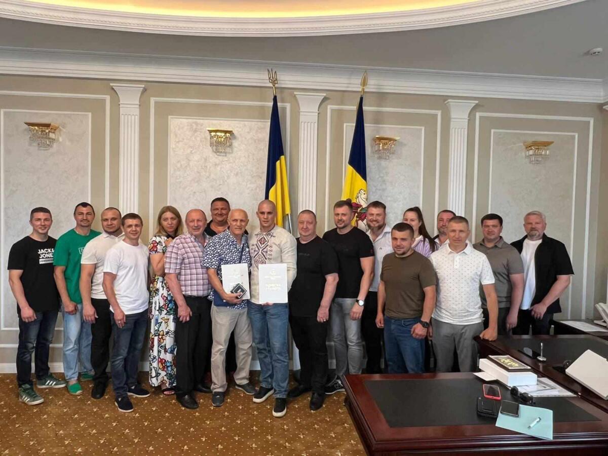 У Києві відбулася зустріч представників КОФБ з боксером Дмитром Ловчинським, який здобув ліцензію на Олімпіаду