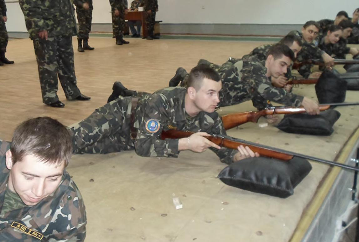 Студентів, які уникають базову військову підготовку, можуть відрахувати з університету