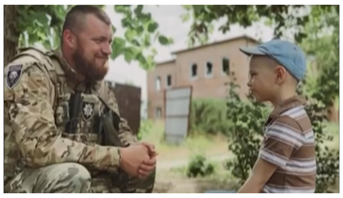 7-річний хлопчик зворушливо подякував правоохоронцям, які з-під Вовчанська евакуювали його родину