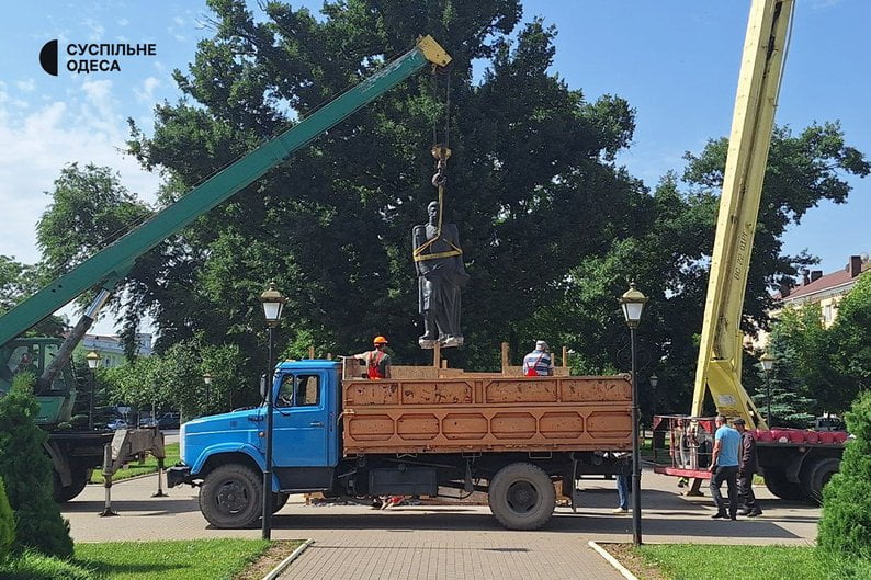 На півдні демонтували пам’ятник російському генералу