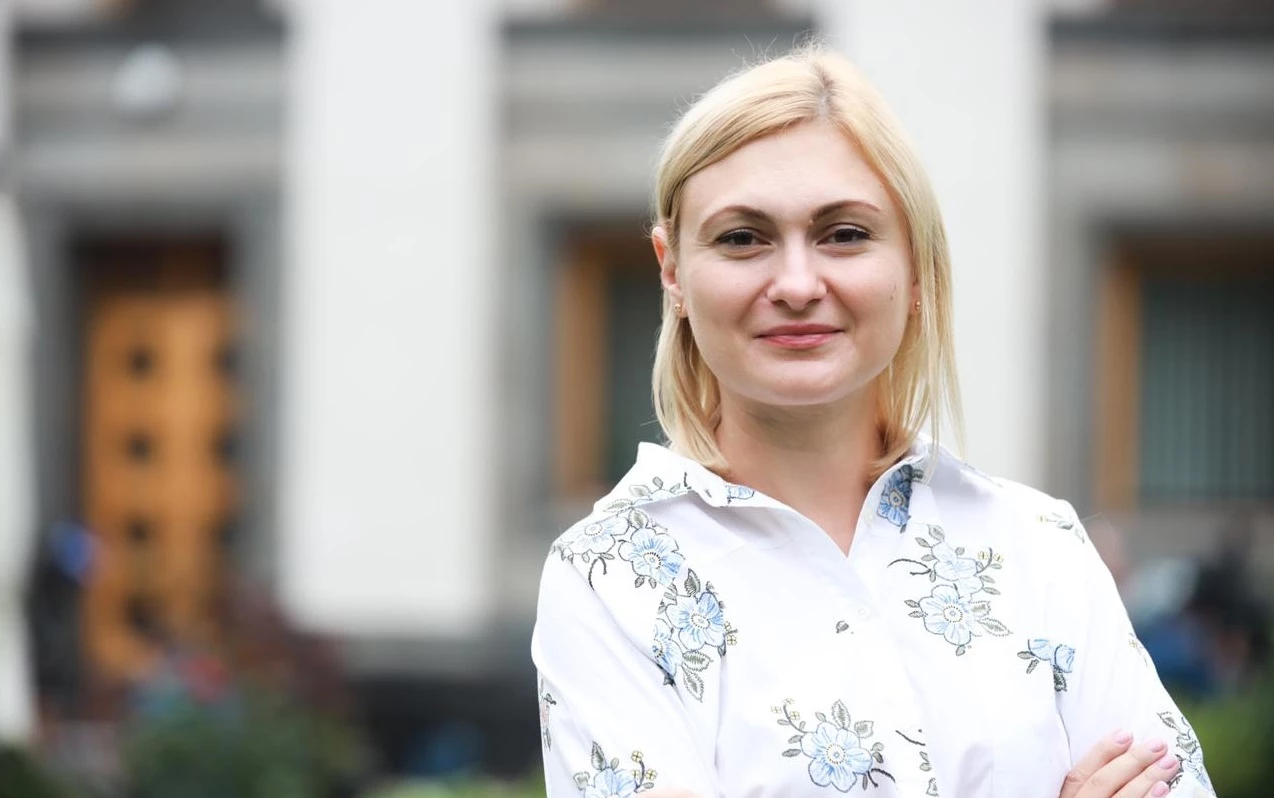 Що зміниться після ухвалення закону про англійську мову: відповідь нардепки Євгенії Кравчук