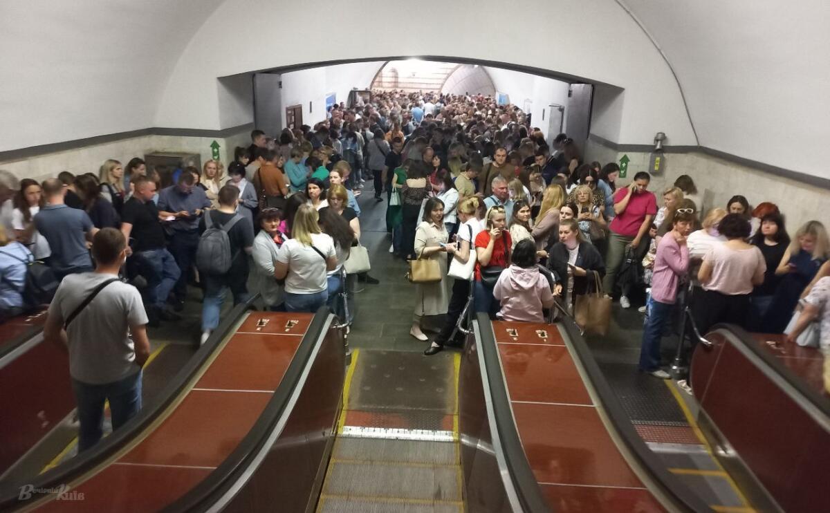 Понад 6000 людей укривалися в метро Києва вночі під час російської атаки