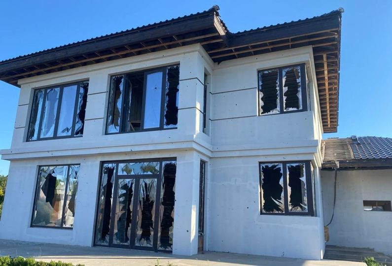 Вранці дрони-камікадзе атакували Нікополь: горів приватний будинок