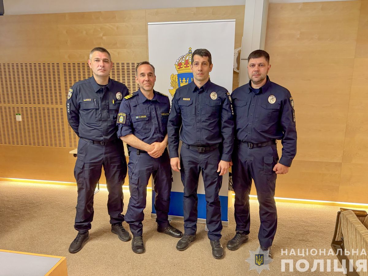 Українські поліцейські поділилися досвідом розслідування воєнних злочинів зі шведськими колегами