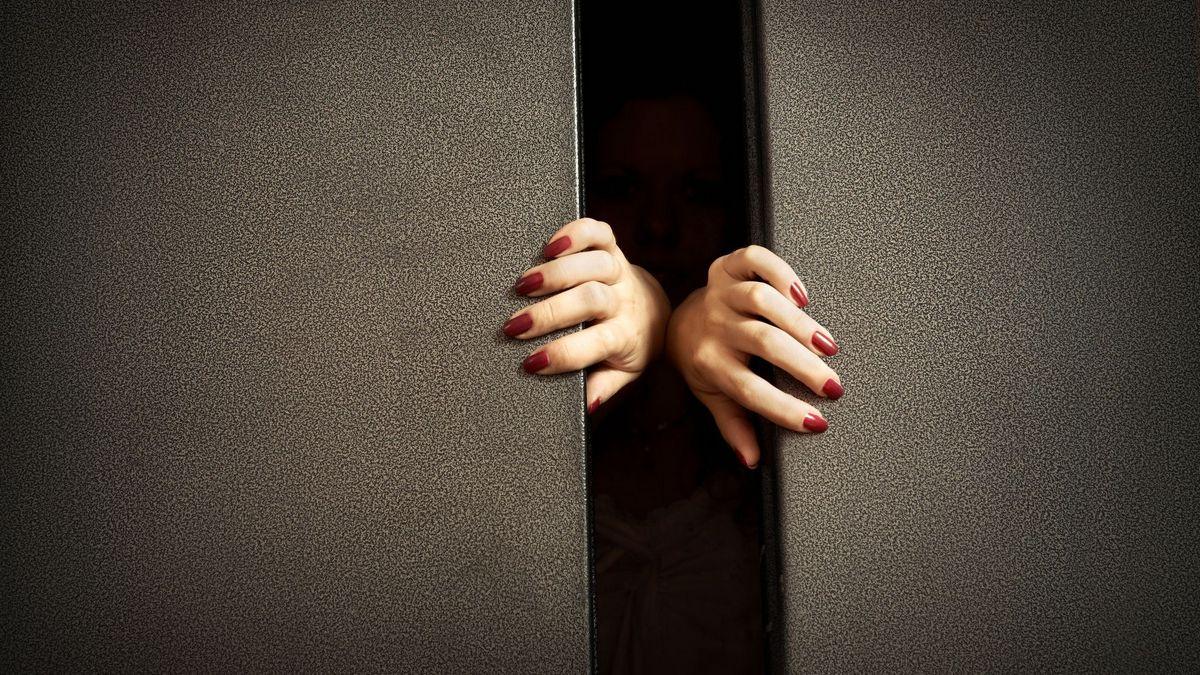 Що робити, якщо ви застрягли у ліфті через вимкнення світла: поради