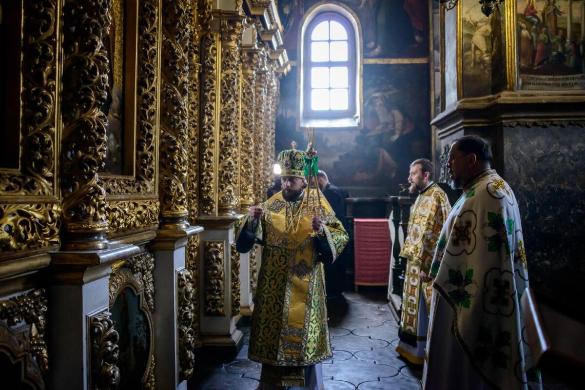 Уперше ПЦУ провела літургію в Троїцькій надбрамній церкві: подробиці