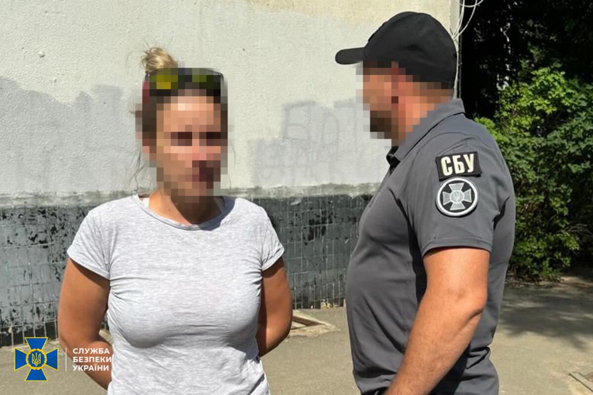 «Зливала» окупантам локації українських блокпостів: на Харківщині затримано ворожу інформаторку