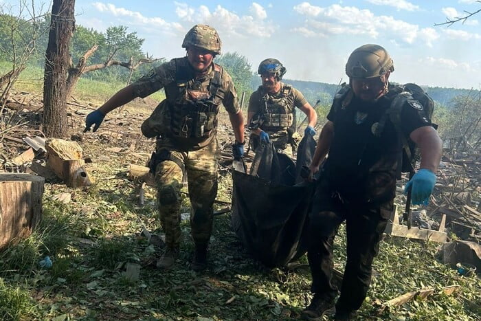 На Харківщині росіяни завдали авіаційного удару по селу Лосівка