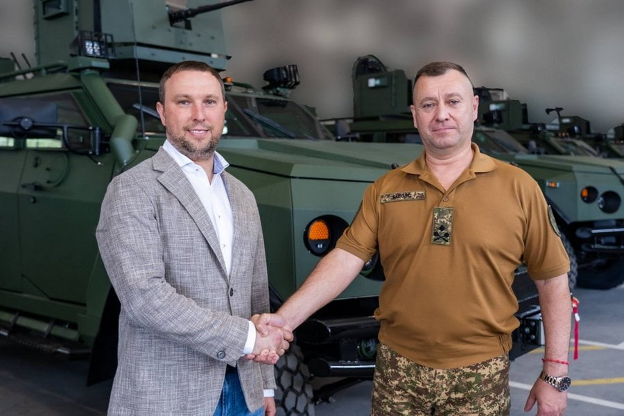 “Українська бронетехніка” передала Нацгвардії першу партію нових броньовиків “Новатор-2”