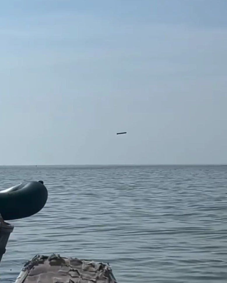 У мережі показали проліт над Каспійським морем ракет Х-101, якими російські окупанти вдарили по Києву