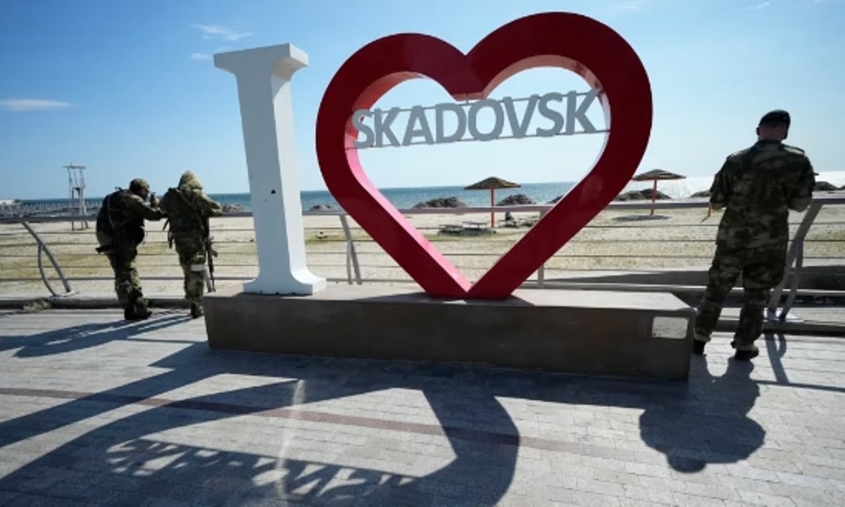 Зі школи відразу до росгвардії: окупанти продовжують мілітаризувати дітей на захопленій частині Херсонської області