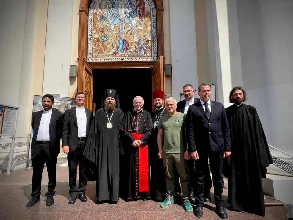 Зруйнований росіянами кафедральний собор в Одесі відвідав кардинал П’єтро Паролін