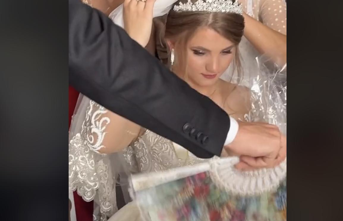 Відео про українське весілля в аномальну спеку підкорило мережу