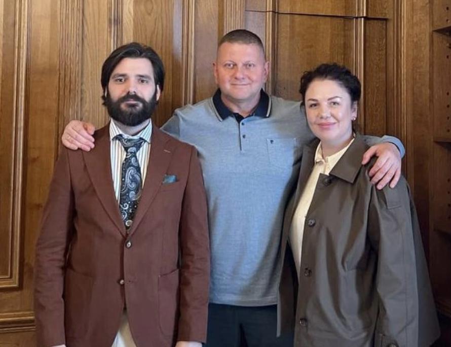 На фото начальника штабу “Азова” з Валерієм Залужним бурхливо відреагувала Марʼяна Безугла