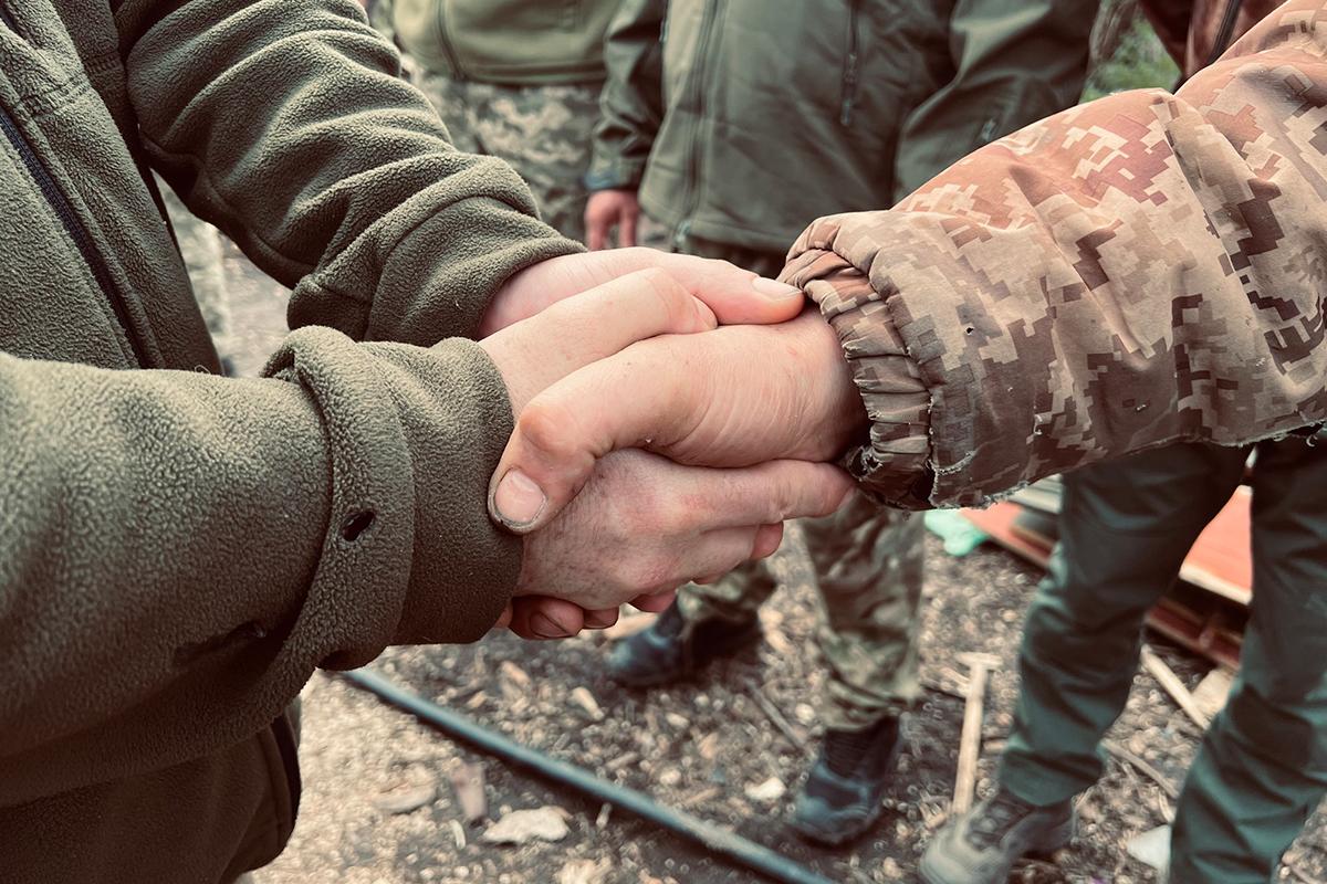 Як спілкуватися з тими, хто повернувся з полону: рекомендації омбудсмана