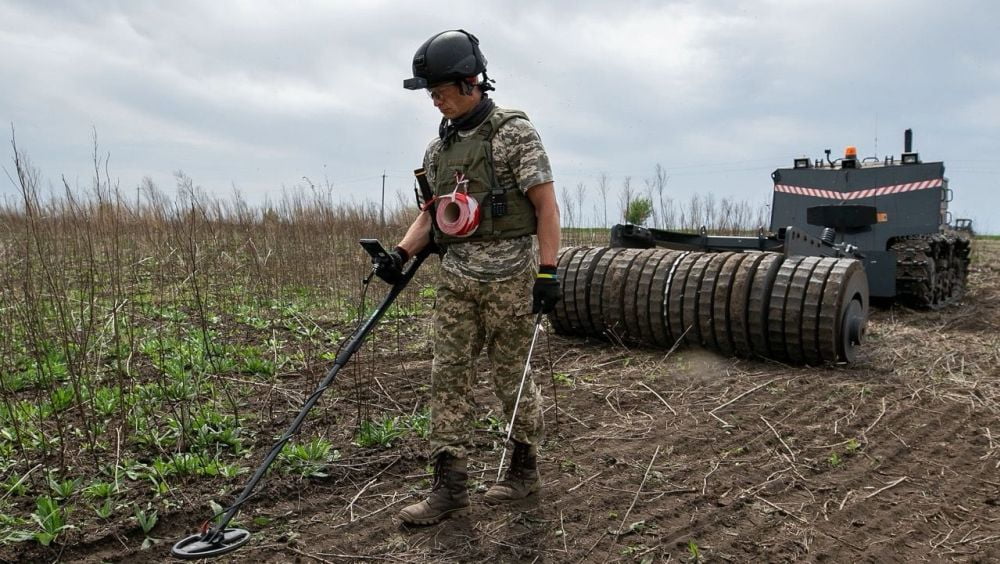 Прем’єр Шмигаль назвав кількість операторів гуманітарного розмінування, які діють в Україні