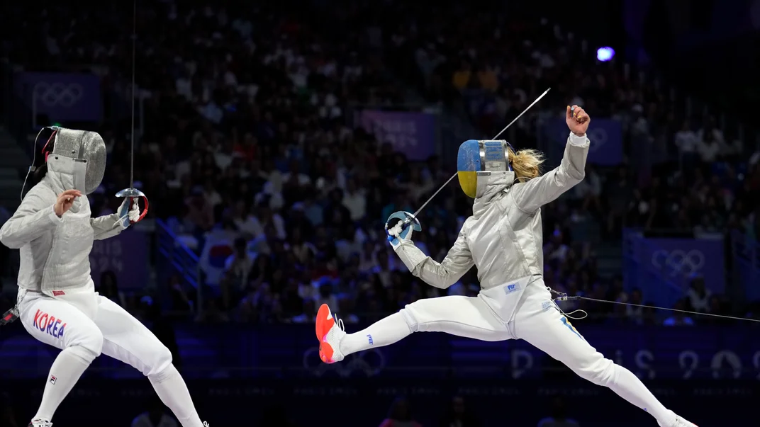 Українська олімпійська чемпіонка Ольга Харлан виставила на аукціон шаблю, яка дозволи їй здобути золоту медаль