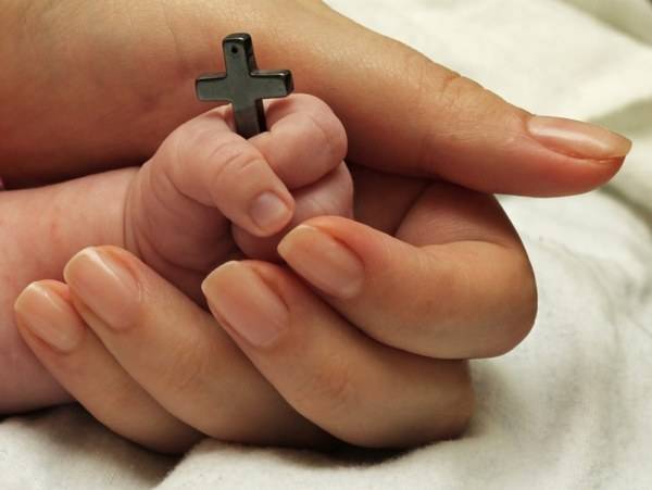 Чи вважається гріхом відмова бути хрещеними для дитини: відповідь ПЦУ