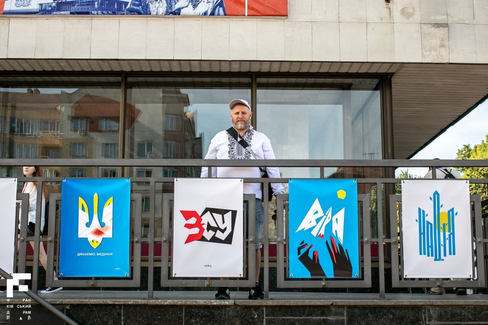 Відомий український художник представив виставку присвячену тризубу