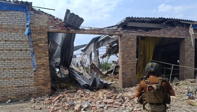У Покровському районі під удар російських окупантів потрапив інфраструктурний обʼєкт