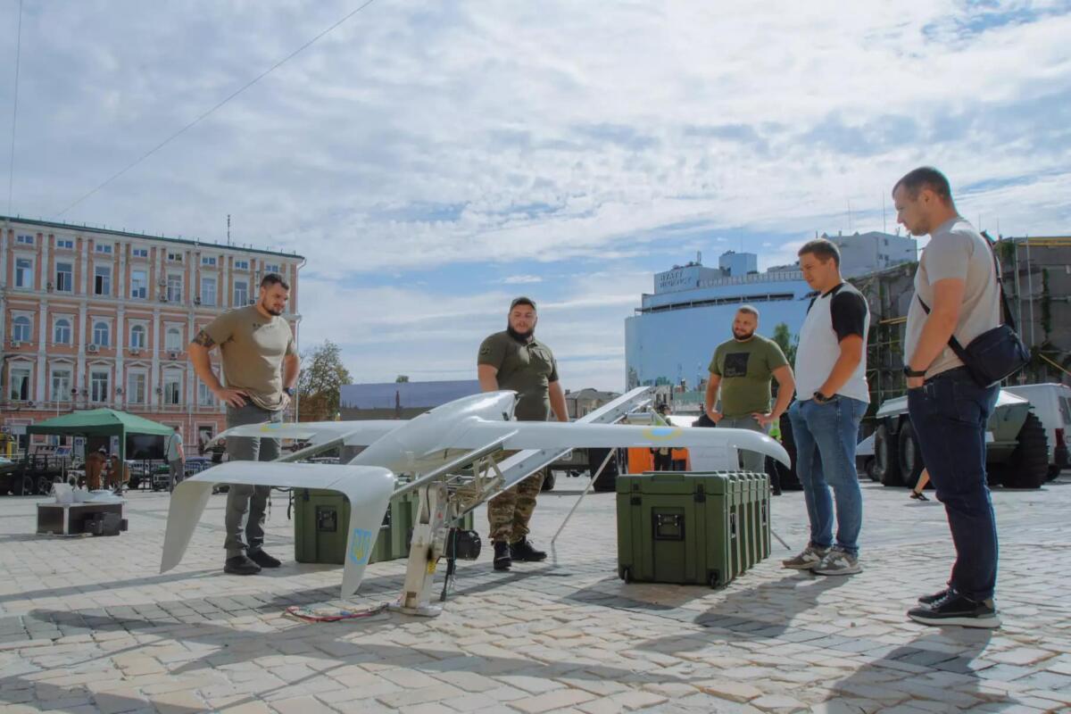 У столиці проходить виставка роботизованої техніки та безпілотників