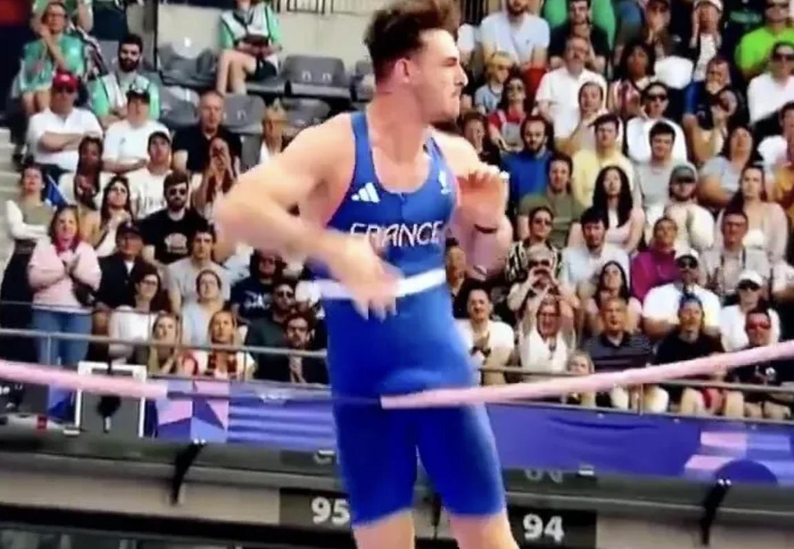 Несподіване продовження отримала історія зі спортсменом, який на Олімпіаді залишився без медалі через трагікомічний момент