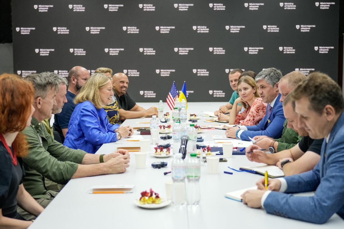У Києві відбулася зустріч представників Міноборони та американської організації, яка допомагає захисникам України