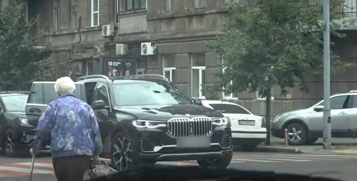 Журналісти-розслідувачі назвали імена народних депутатів, яким війна не завадила придбати розкішні автомобілі