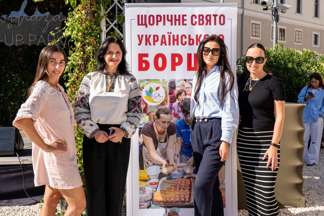 На Святі борщу в Угорщині приготували 550 літрів української національної страви (фото)