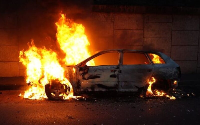 Суд в Одесі не відправив за ґрати підпалювача авто військового