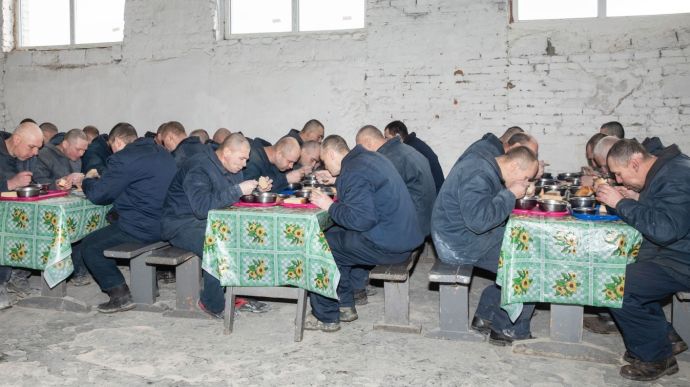 Російським полоненим в Україні скасували право на дзвінки: в чому причина