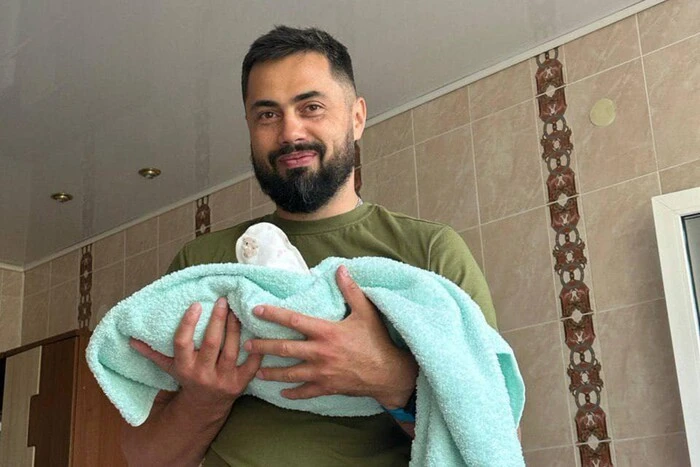 Світлину з новонародженою донькою показав колишній нардеп і військовий ЗСУ Єгор Фірсов