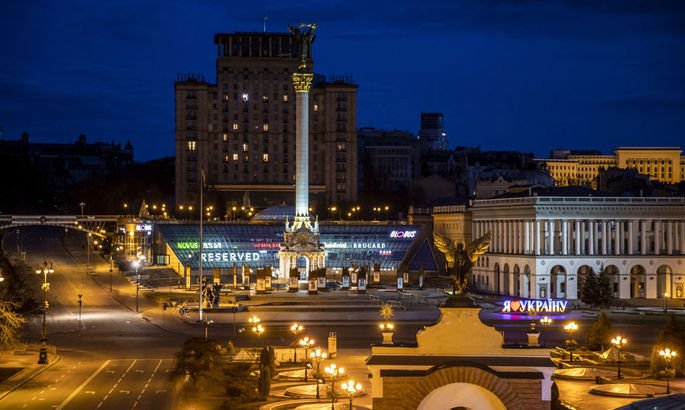 У Києві можна побачити унікальний «Трон з 200 металевих дронів» (ФОТО)