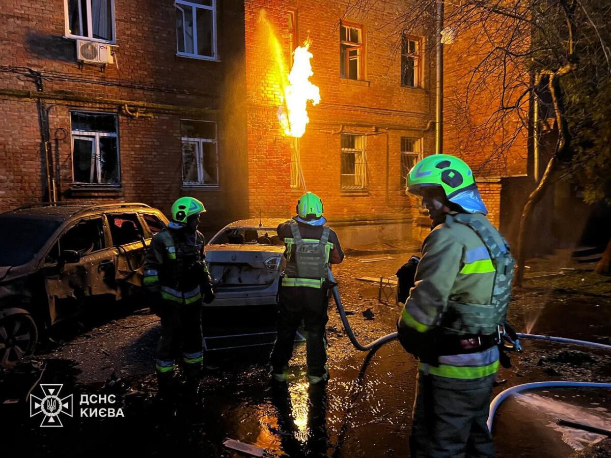 У ДСНС показали наслідки атаки ворожих БПЛА на столицю