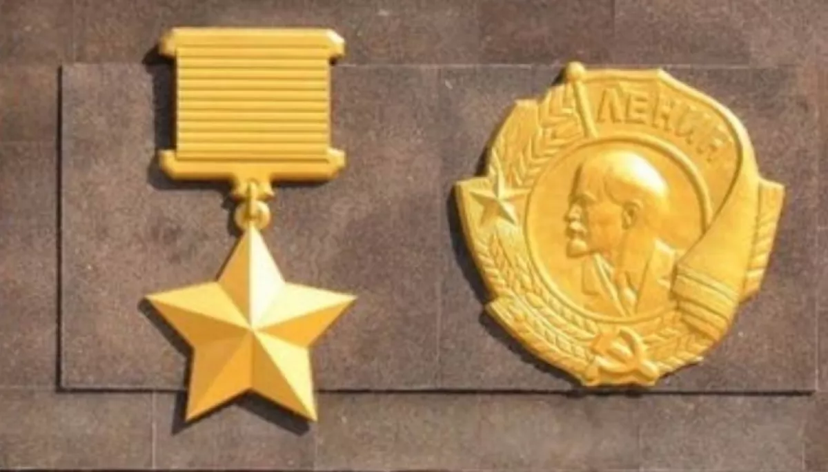 Леніна та радянську зірку «декомунізували» в одному з обласних центрів