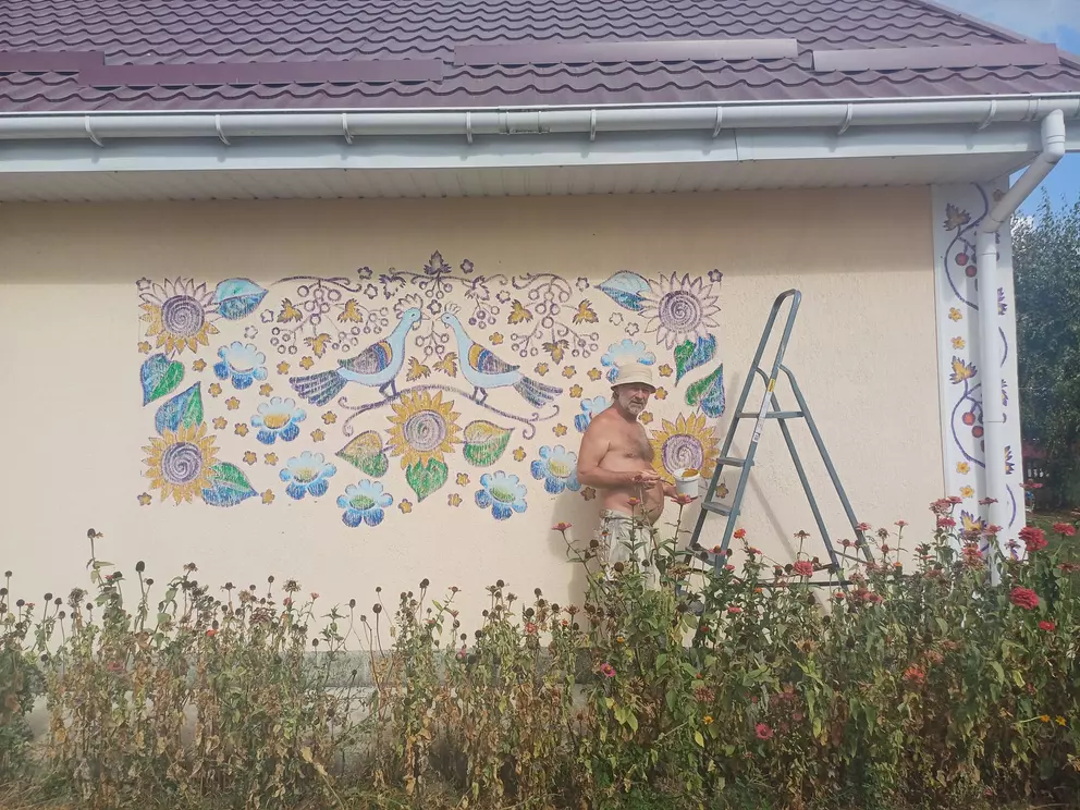 На Вінниччині завершився проєкт “Мальована хата”: художники розписали понад 200 осель