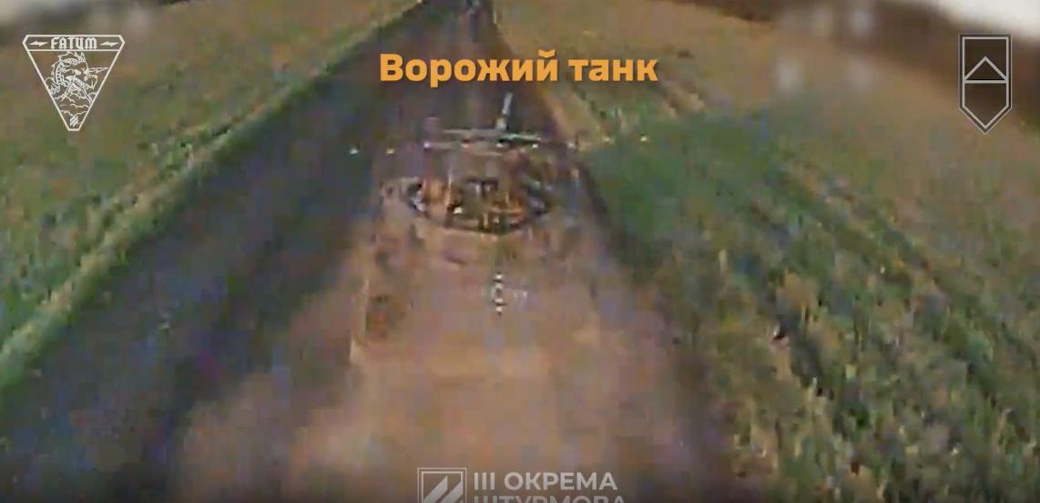 На Харківщині воїни 3 ОШБр дронами-камікадзе атакували ворожі танки